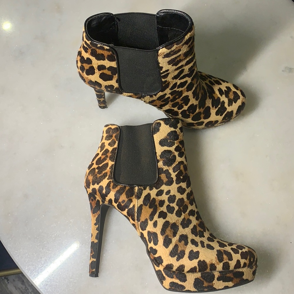 Gianni Bini hide leopard print ankle booties